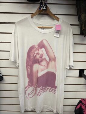 Sabrina Carpenter Graphic T-Shirt NWT
Size 2XL 100% Cotton